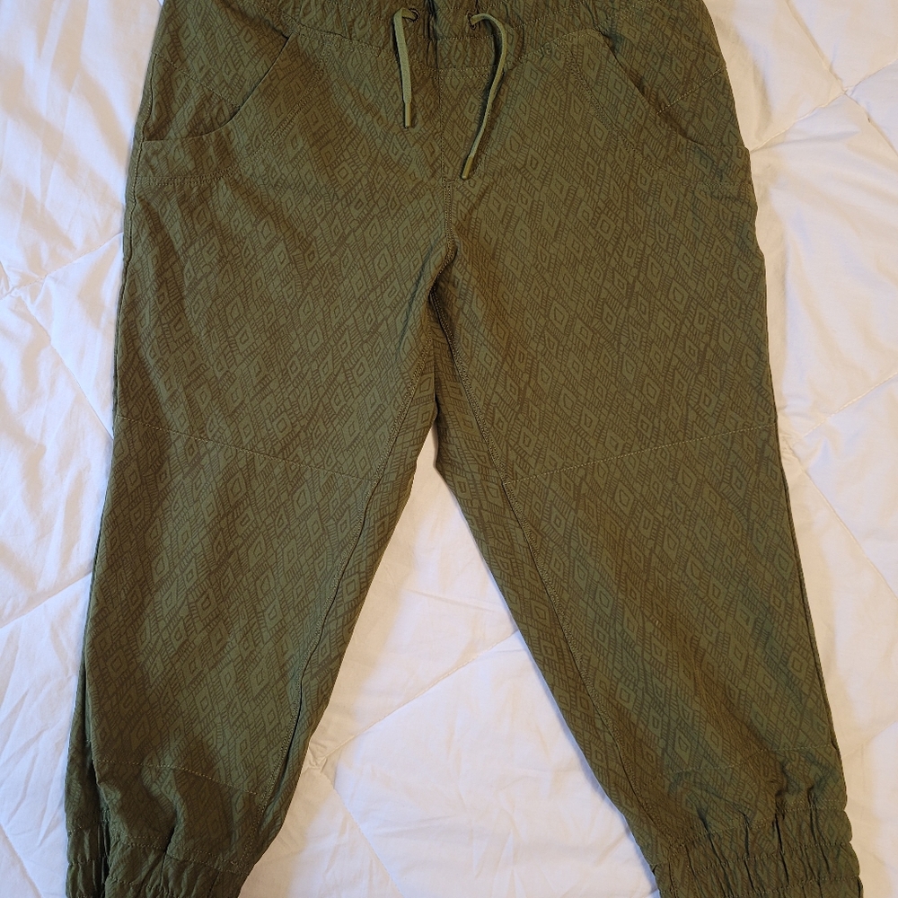 MEC cropped pants
